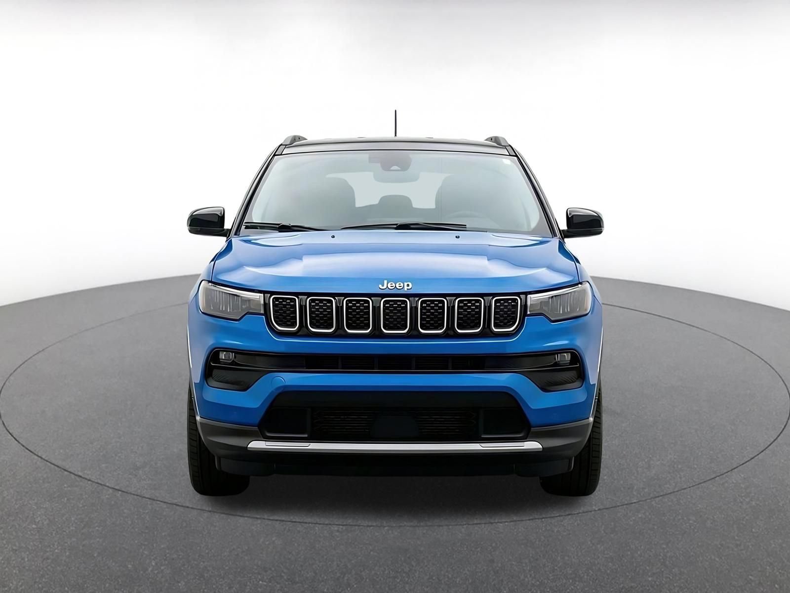 Used 2025 Jeep Compass Limited AWD/4WD image 2