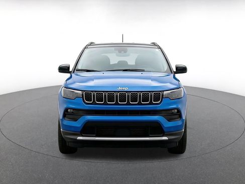 Used 2025 Jeep Compass Limited AWD/4WD image 2