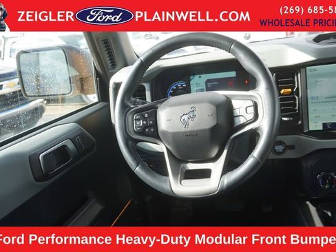 Used 2022 Ford Bronco Badlands image 13