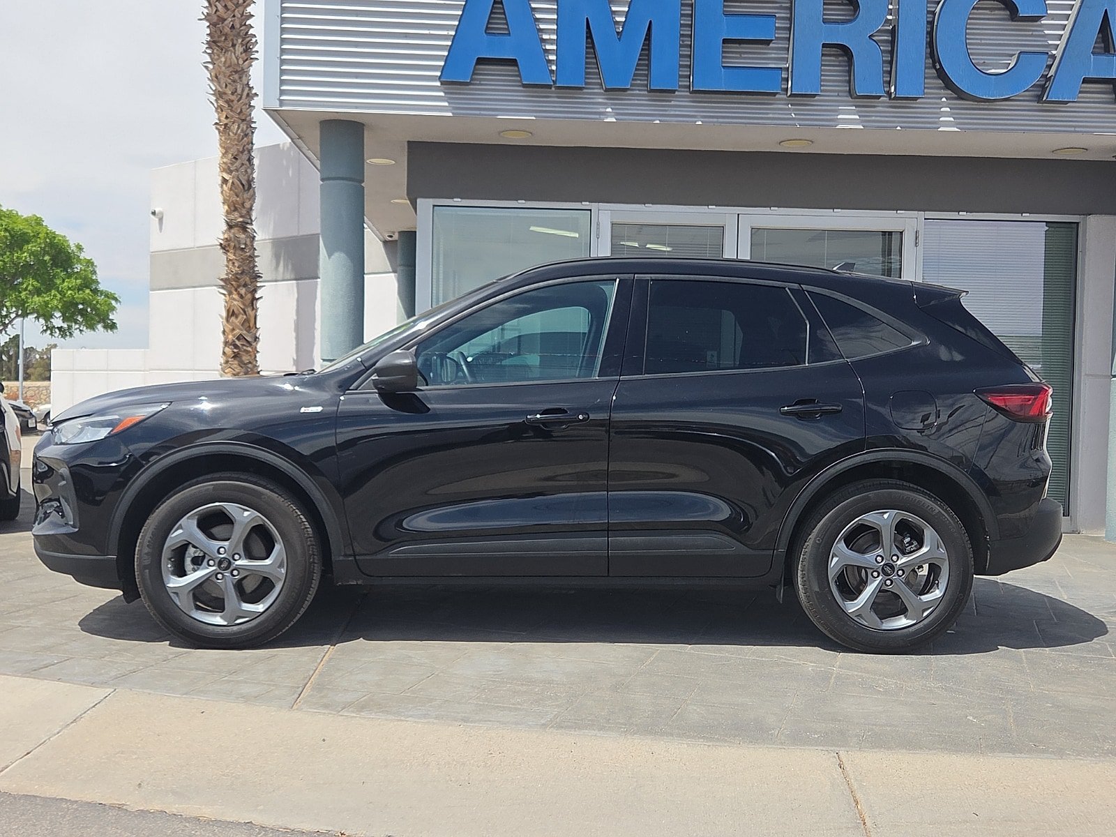 Used 2025 Ford Escape ST-Line AWD/4WD image 3