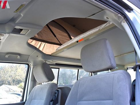 Used 2002 Volkswagen Eurovan MV FWD image 12