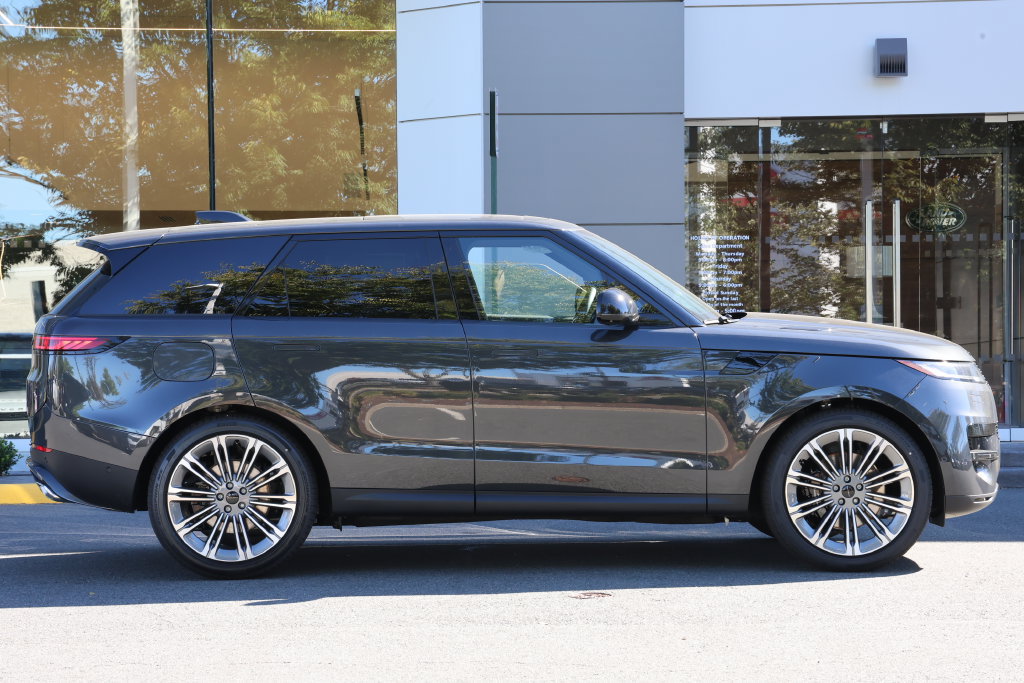 New 2027 Land Rover Range Rover Sport SE AWD/4WD image 4