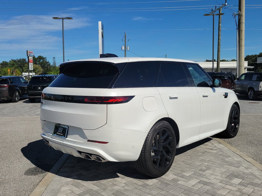 New 2027 Land Rover Range Rover Sport Dynamic SE AWD/4WD image 5