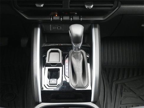 Used 2024 Chevrolet Colorado LT w/ LT Convenience Package III image 23