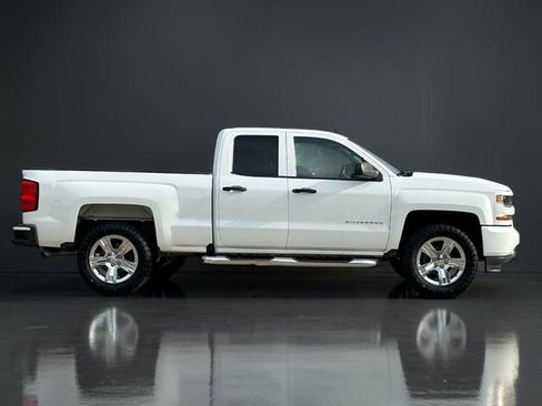 Used 2017 Chevrolet Silverado 1500 Custom w/ Trailering Package image 8