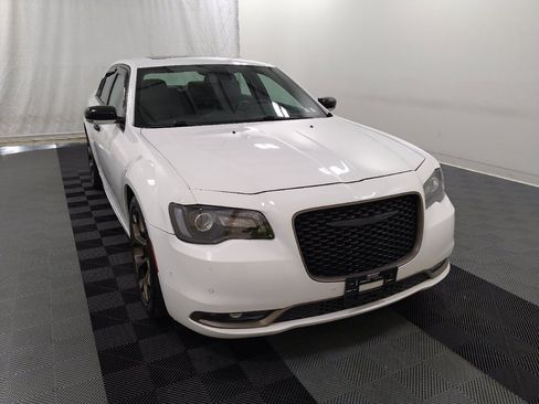 Used 2017 Chrysler 300 S w/ 300S Premium Group RWD image 14