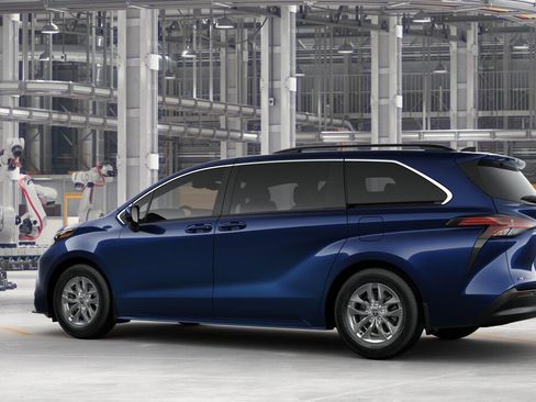 New 2025 Toyota Sienna LE image 5