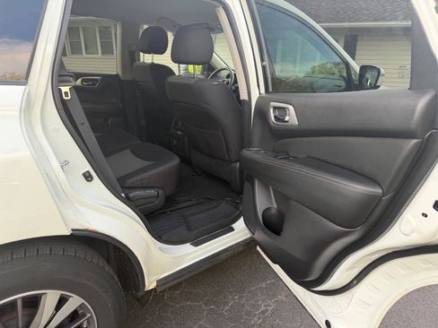 Used 2018 Nissan Pathfinder SV w/ SV Tech Package AWD/4WD image 10