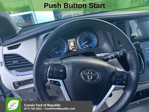Used 2017 Toyota Sienna XLE Premium image 10