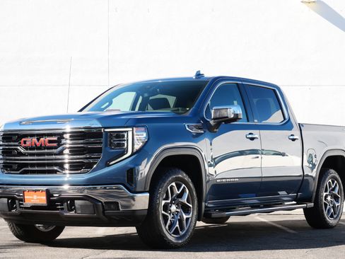 Used 2024 GMC Sierra 1500 SLT w/ SLT Premium Package AWD/4WD image 5