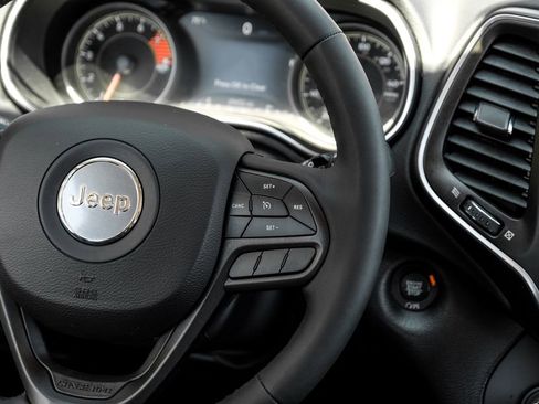 Used 2022 Jeep Cherokee Trailhawk w/ Sun, Sound & Nav Group AWD/4WD image 28