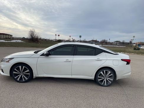 Used 2021 Nissan Altima 2.5 SR w/ SR Premium Package image 6