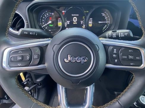 Used 2024 Jeep Wrangler Unlimited Sahara w/ Technology Group image 16