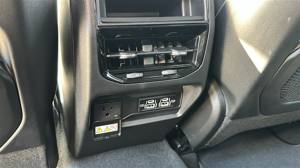 Used 2024 Jeep Grand Cherokee Laredo w/ Luxury Tech Group I AWD/4WD image 26