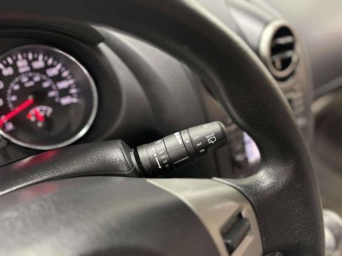 Used 2011 Nissan Rogue SV w/ Premium Pkg image 34