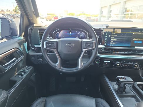 Used 2024 Chevrolet Silverado 1500 LT Trail Boss w/ LT Trail Boss Premium Package AWD/4WD image 12