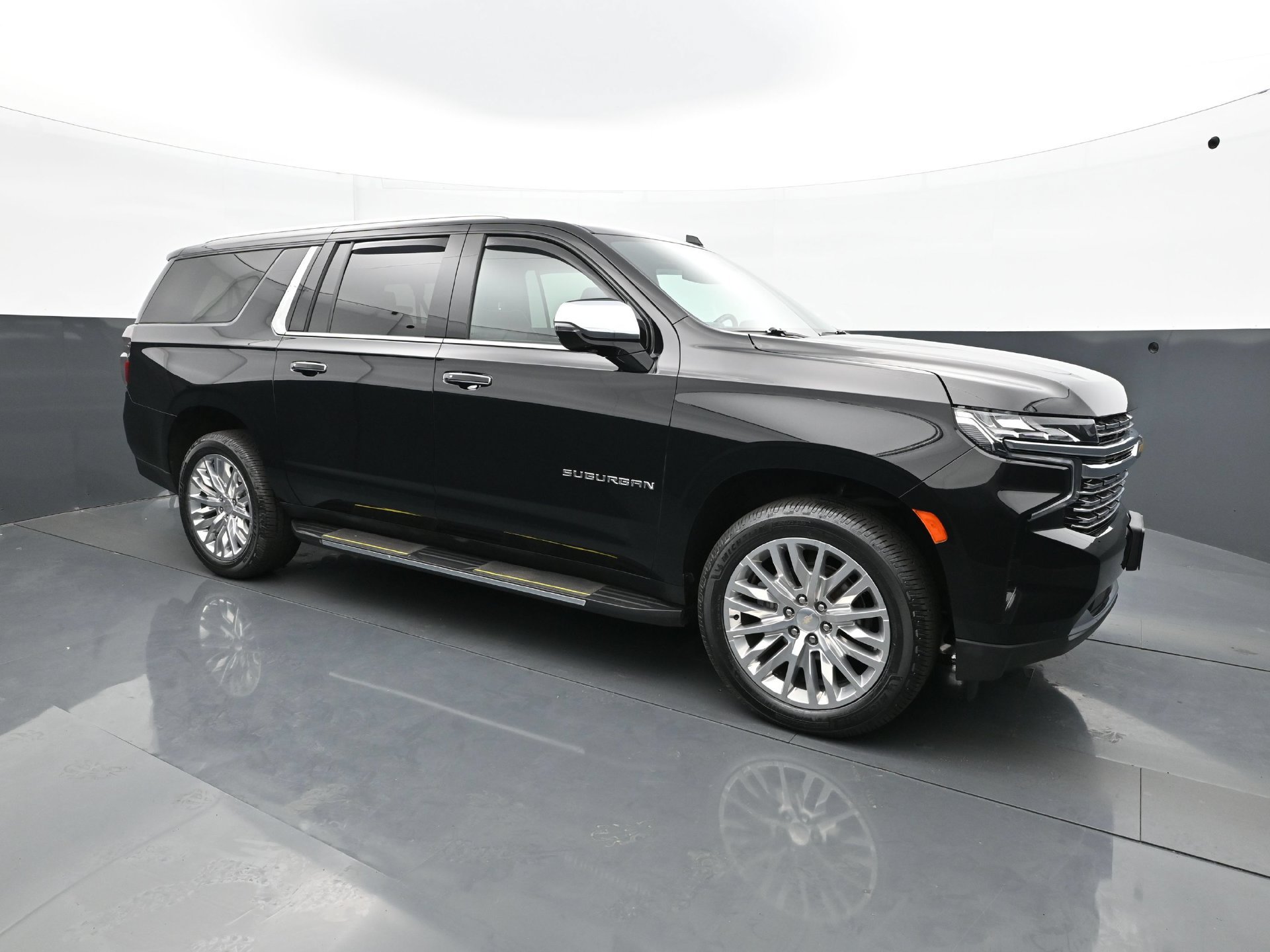 Used 2023 Chevrolet Suburban Premier AWD/4WD image 9