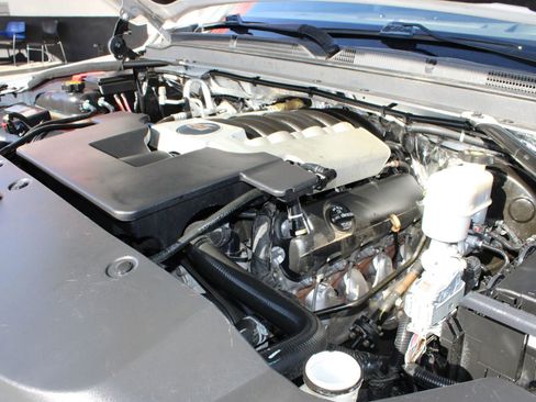 Used 2017 Cadillac Escalade ESV Premium Luxury w/ LPO, Radiant Package image 10