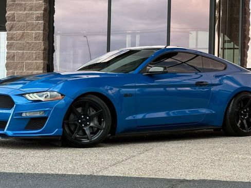 Used 2021 Ford Mustang GT w/ Black Accent Package RWD image 3