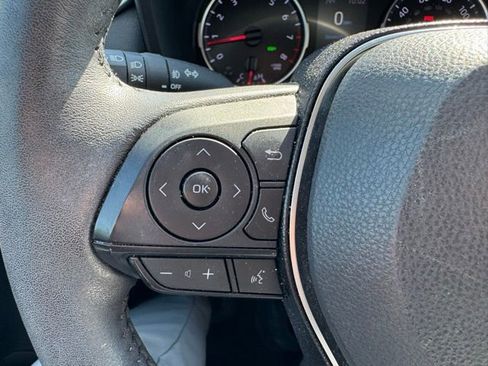 Used 2020 Toyota RAV4 XLE w/ Convenience Package FWD image 19