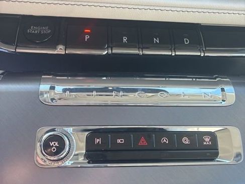 New 2026 Lincoln Aviator AWD image 19