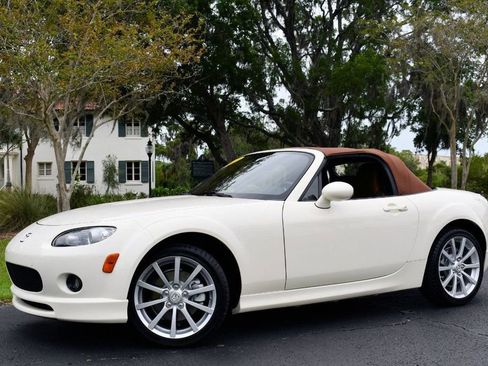 Used 2007 MAZDA MX-5 Miata Grand Touring w/ Premium Pkg image 2
