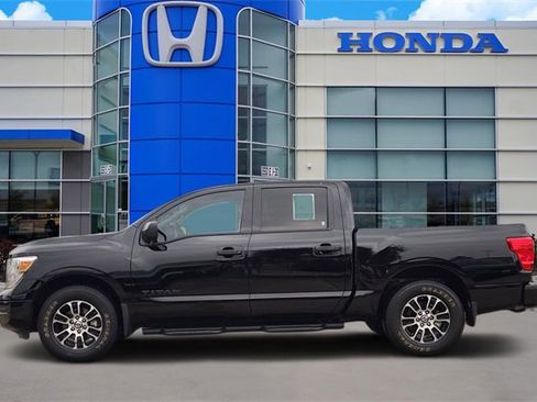 Used 2022 Nissan Titan SV w/ Accessory Utility Package image 3