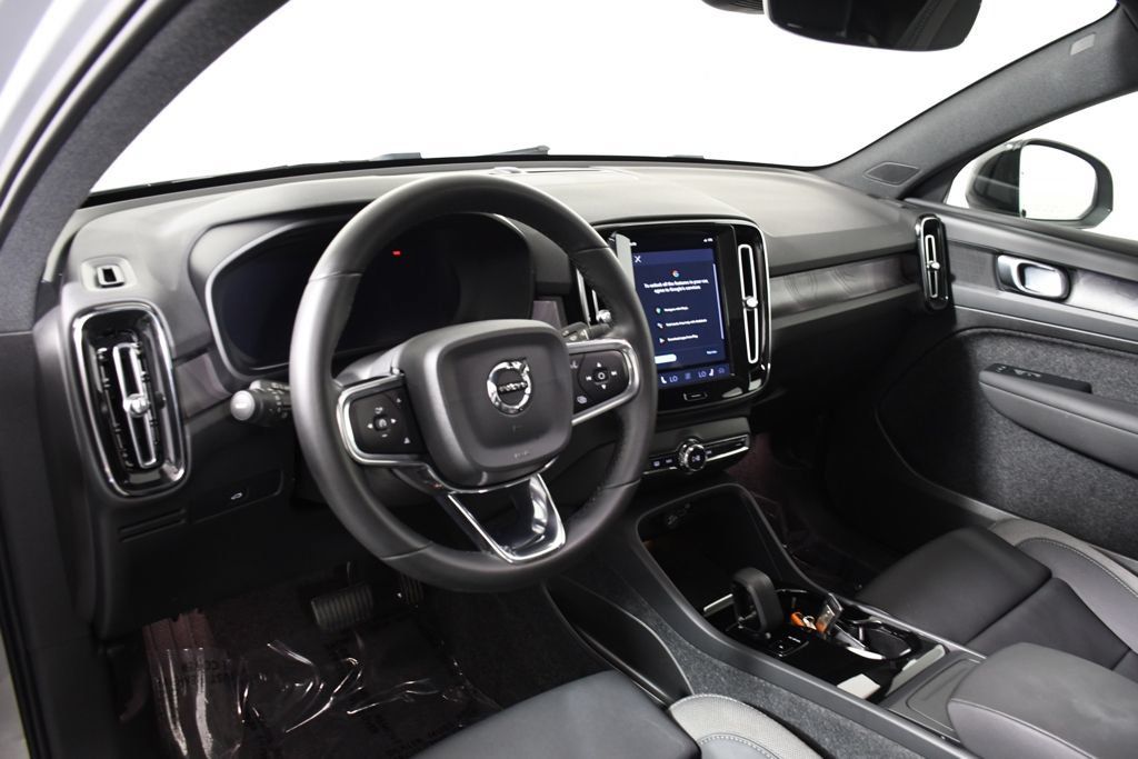Used 2023 Volvo C40 Recharge Core AWD/4WD image 29