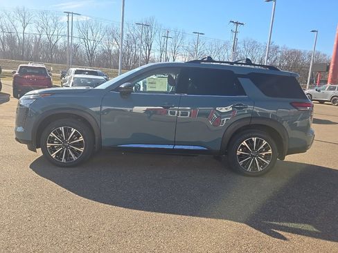 New 2026 Nissan Pathfinder Platinum image 4
