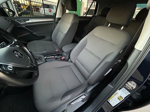 Used 2016 Volkswagen Golf S image 10