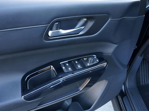 Used 2022 Nissan Pathfinder S image 16