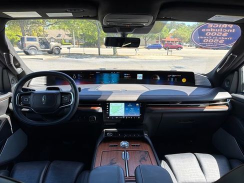 Used 2025 Lincoln Navigator Black Label image 15