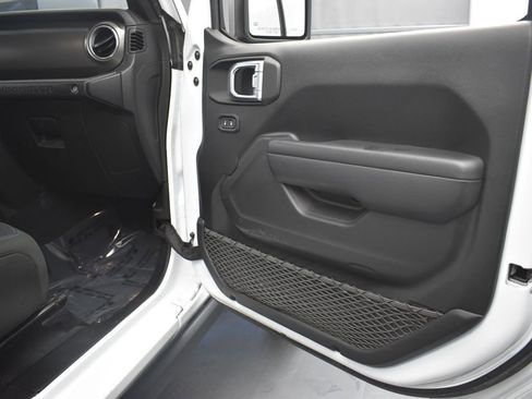 Used 2022 Jeep Wrangler Unlimited Rubicon 4xe image 25