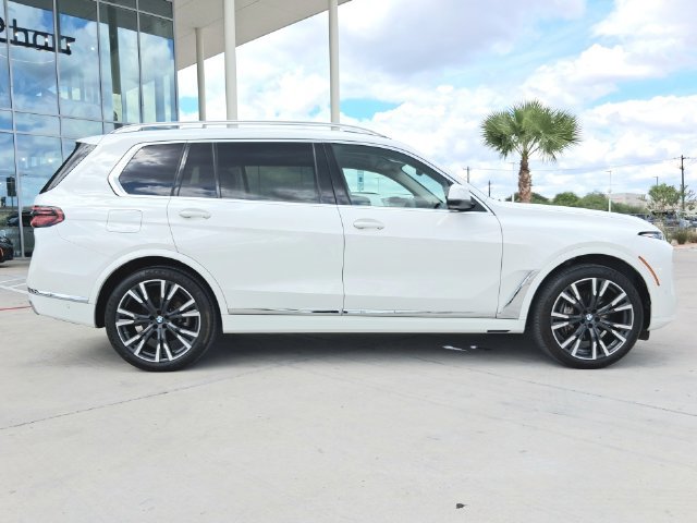 Used 2023 BMW X7 xDrive40i w/ Parking Assistance Package AWD/4WD image 8