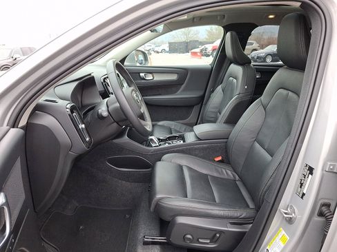 Certified 2025 Volvo XC40 B5 Plus image 13