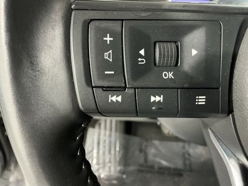 Used 2024 Nissan Pathfinder SV image 10