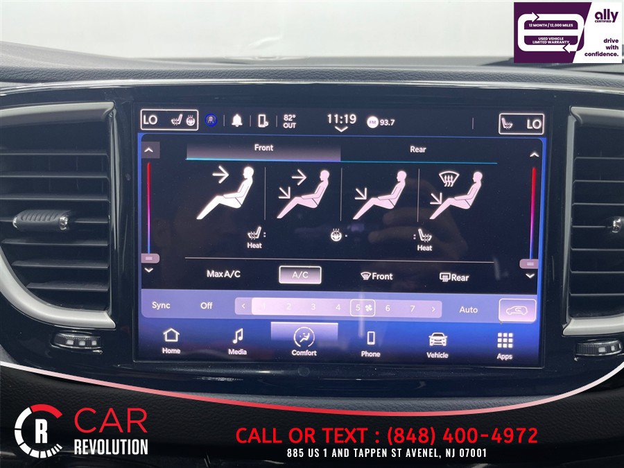 Used 2023 Chrysler Pacifica Touring-L FWD image 19