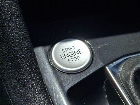 Used 2024 Volkswagen Tiguan SE w/ Panoramic Sunroof Package AWD/4WD image 23