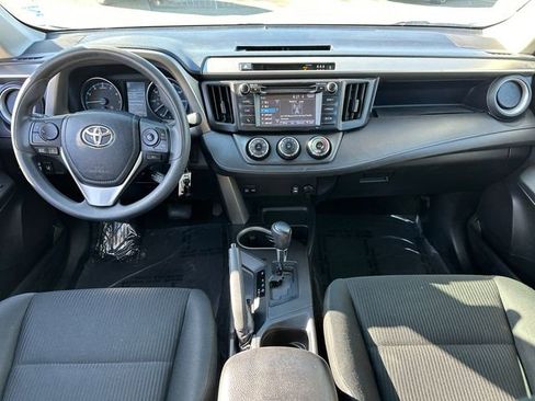 Used 2017 Toyota RAV4 LE AWD/4WD image 19
