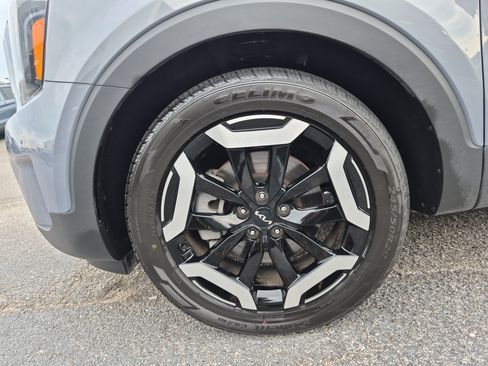 Used 2025 Kia Telluride S FWD image 7
