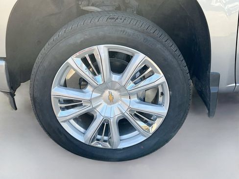Used 2023 Chevrolet Silverado 1500 High Country w/ High Country Premium Package AWD/4WD image 30