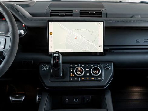 Used 2023 Land Rover Defender 110 V8 image 18