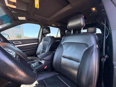 Used 2017 Ford Explorer XLT w/ Equipment Group 202A AWD/4WD image 19