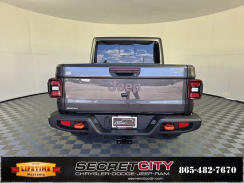 New 2025 Jeep Gladiator Mojave image 6