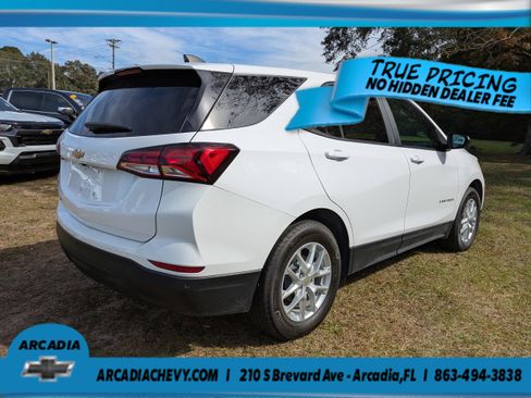 Used 2024 Chevrolet Equinox LS w/ LS Convenience Package FWD image 4