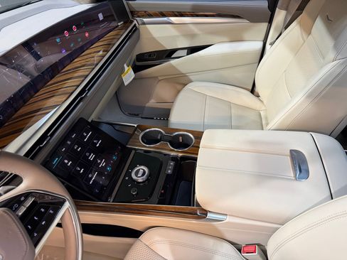 New 2026 Cadillac Escalade Platinum Sport AWD/4WD image 44