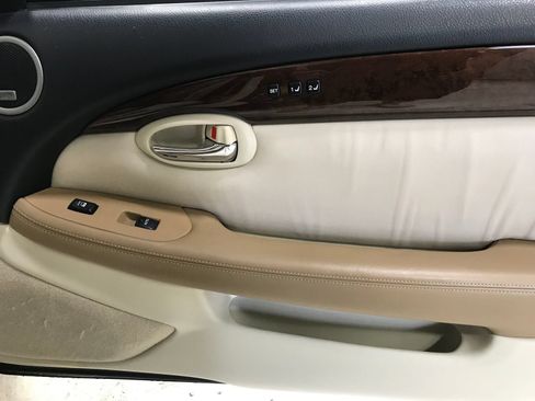 Used 2008 Lexus SC 430 Convertible RWD image 18