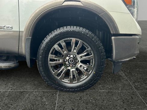 Used 2018 Nissan Titan Platinum Reserve w/ Platinum Utility Package image 10