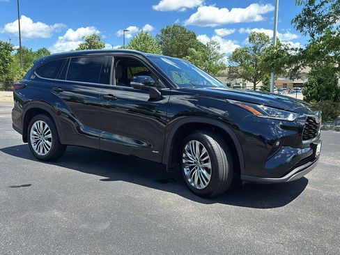 Used 2026 Toyota Highlander Platinum AWD/4WD image 9