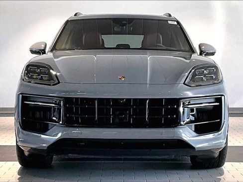 Used 2025 Porsche Cayenne GTS image 13